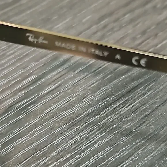 Unisex Ray-Ban Clubmaster Sunglasses with black frames (PreOwned) - Picture 3 of 5